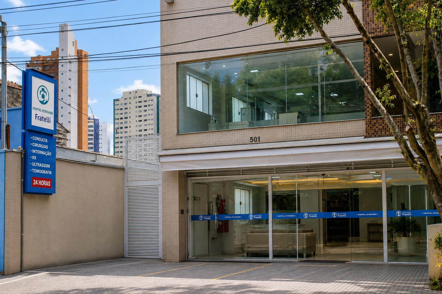 Equipe do Hospital Veterinário Fratelli em atendimento
